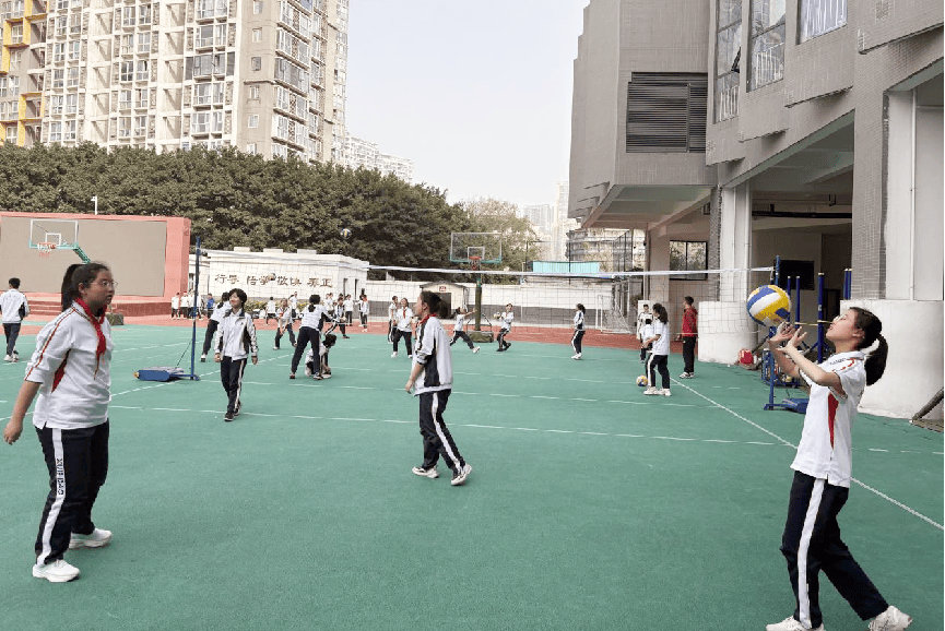 向天借地球速体育官网向上生长 成都市七中育才学校学道分校楼顶运动场景再上新(图3)